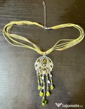 Colier Boho-Chic deosebit cu pandantiv filigran și mărgele din sticlă 