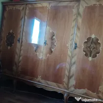 Șifonier în stil clasic din lemn cu furnir decorativ, stare excelentă.