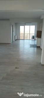 Proprietar spațiu comercial inchiriez 2/3 stradal intrare Parc Pantelimon