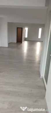 Proprietar spațiu comercial inchiriez 2/3 stradal intrare Parc Pantelimon 