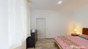 Apartament 2 camere, parter, curte comună închisă, ult...