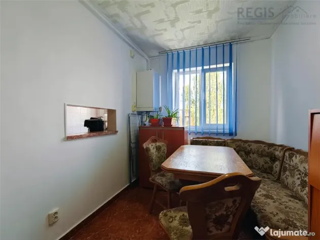 Apartament 3 camere cu AC si parcare , Cartier Florilor