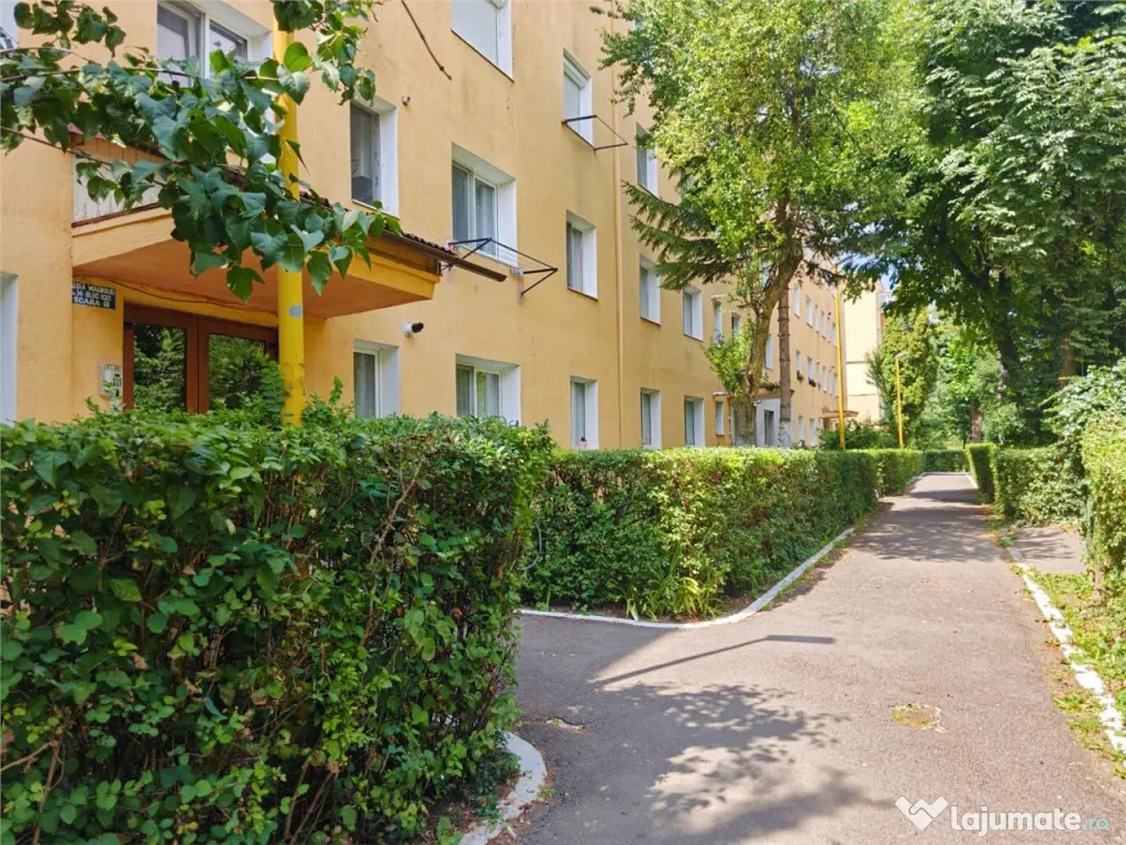 Apartament 3 camere cu AC si parcare , Cartier Florilor