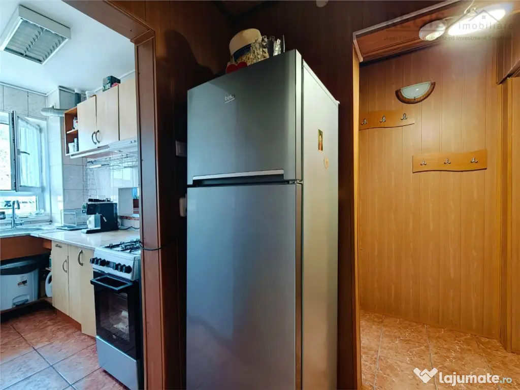Apartament 3 camere cu AC si parcare , Cartier Florilor