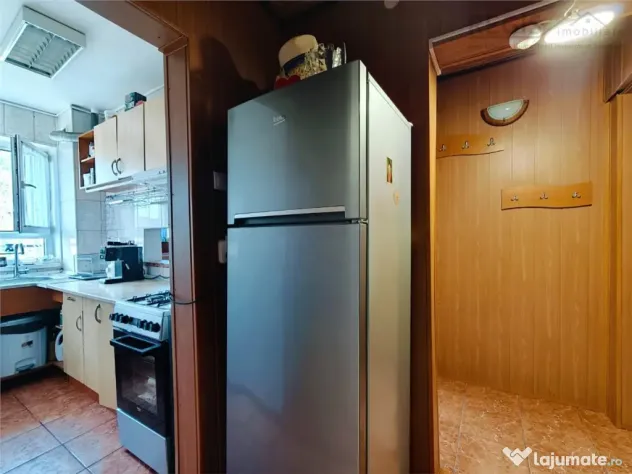 Apartament 3 camere cu AC si parcare , Cartier Florilor