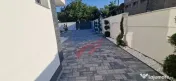 Casă modernă de lux – 4 camere, teren 373 mp, curte a...