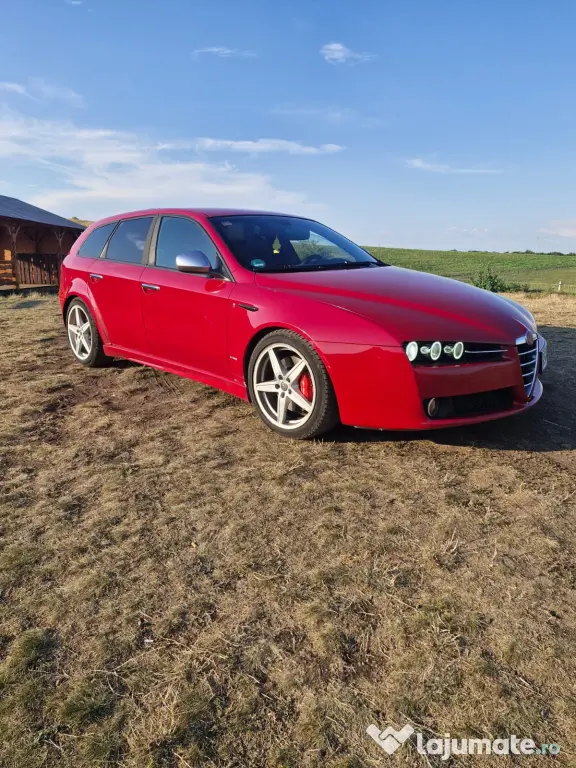 Vând Alfa Romeo