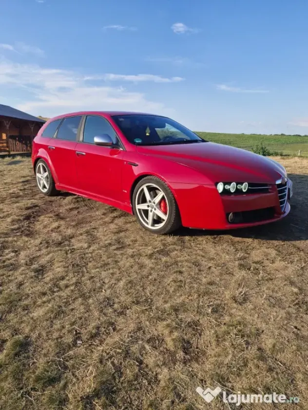 Vând Alfa Romeo