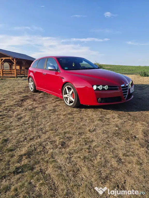 Vând Alfa Romeo
