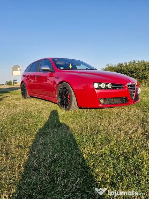 Vând Alfa Romeo