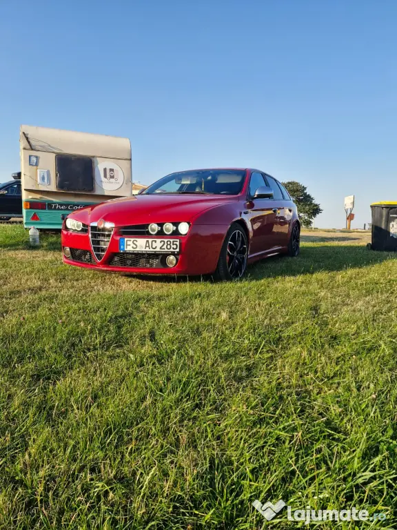 Vând Alfa Romeo