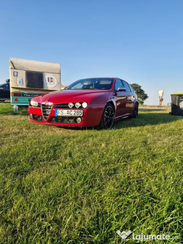 Vând Alfa Romeo
