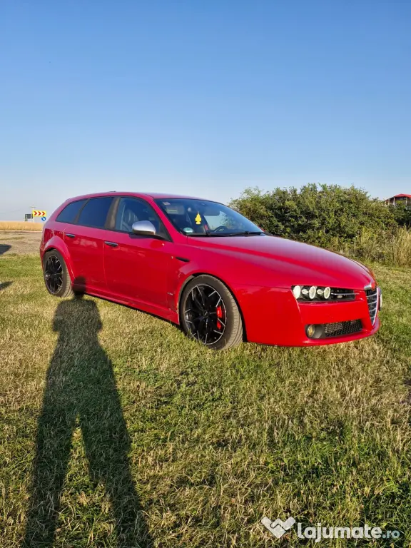 Vând Alfa Romeo