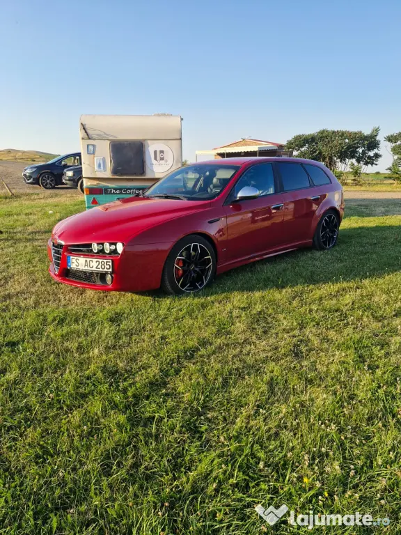 Vând Alfa Romeo