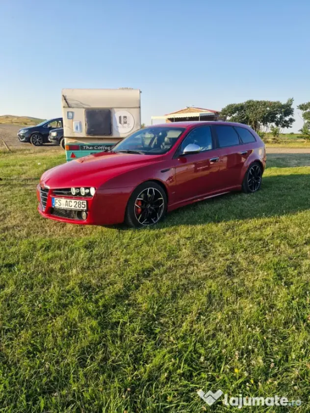 Vând Alfa Romeo