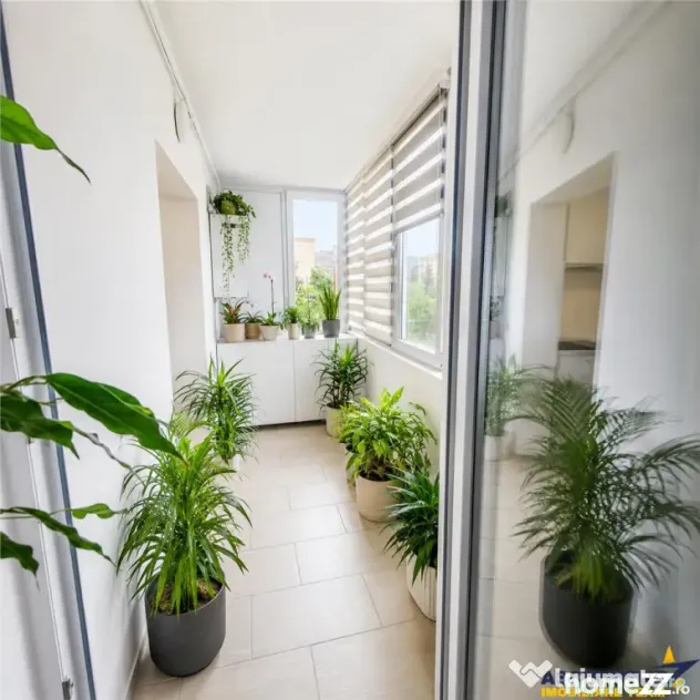 Apartament 3 camere, suprafata extinsa, decomandat, zona ver