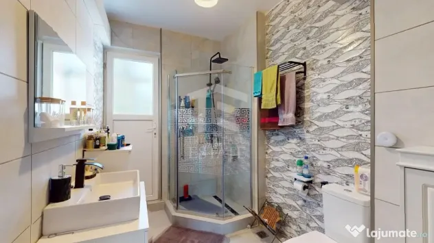 Apartament interbelic cu 3 camere, 124 mp, vis-à-vis de