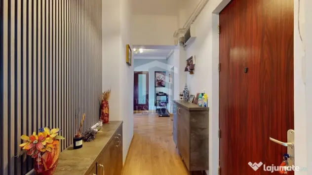 Apartament interbelic cu 3 camere, 124 mp, vis-à-vis de