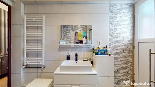 Apartament interbelic cu 3 camere, 124 mp, vis-à-vis de
