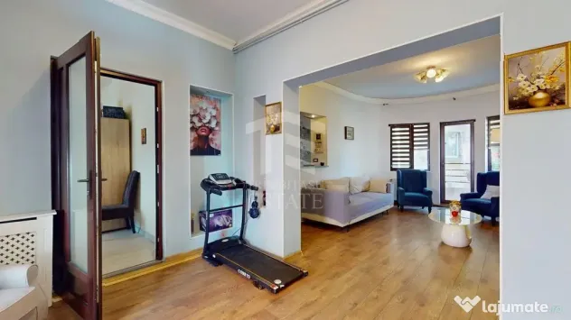 Apartament interbelic cu 3 camere, 124 mp, vis-à-vis de