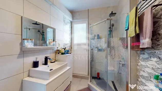 Apartament interbelic cu 3 camere, 124 mp, vis-à-vis de