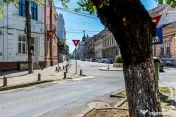 Apartament cu 4 camere si terasa si curte proprie, langa ...