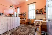 Apartament cu 4 camere si terasa si curte proprie, langa ...