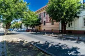 Apartament cu 4 camere si terasa si curte proprie, langa ...