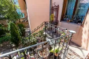 Apartament cu 4 camere si terasa si curte proprie, langa ...