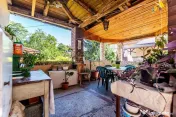 Apartament cu 4 camere si terasa si curte proprie, langa ...