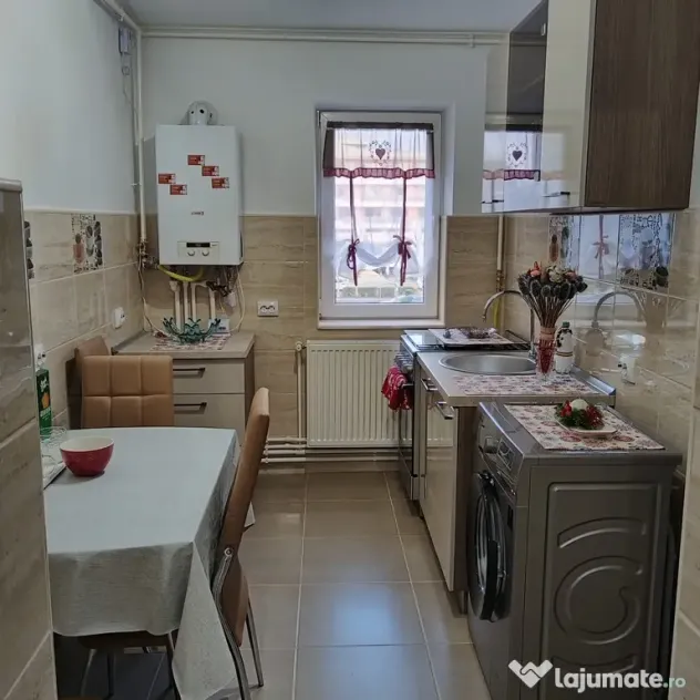 Apartament de vanzare cu 2 camere peste drum de Hotelul Deva