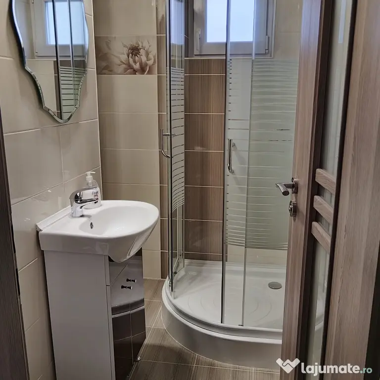 Apartament de vanzare cu 2 camere peste drum de Hotelul Deva