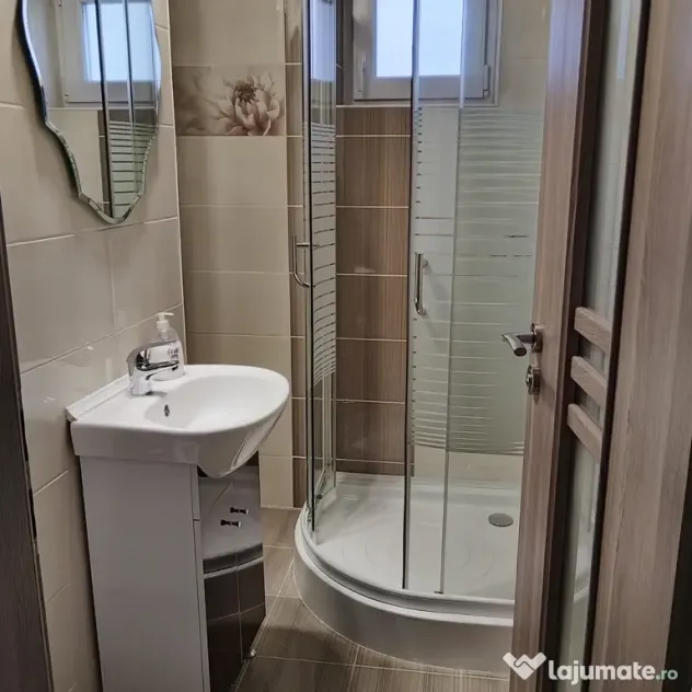 Apartament de vanzare cu 2 camere peste drum de Hotelul Deva