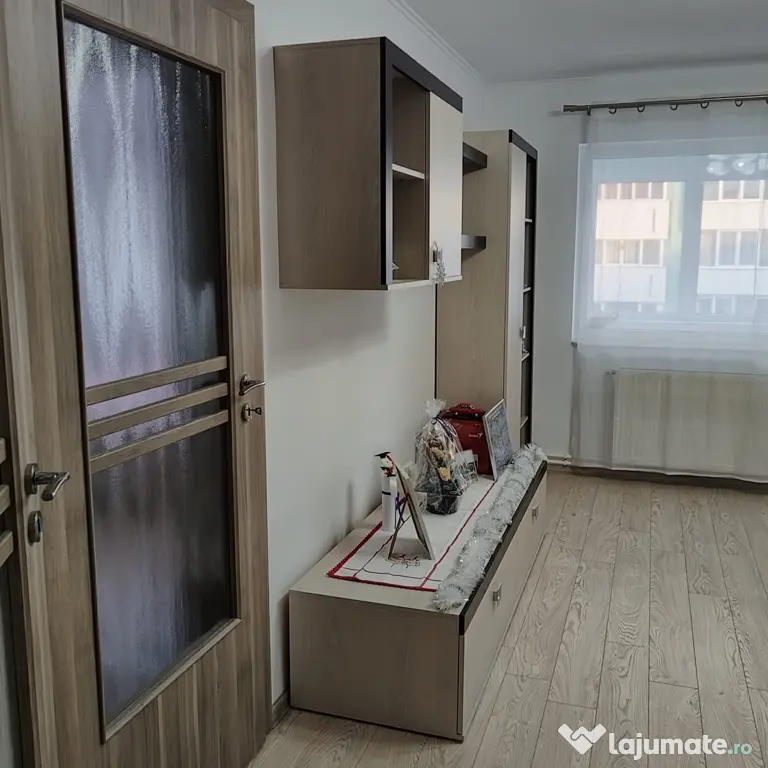 Apartament de vanzare cu 2 camere peste drum de Hotelul Deva