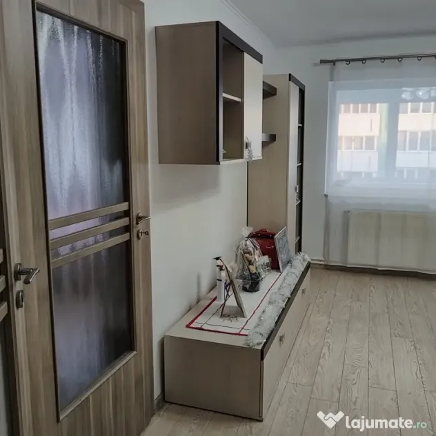 Apartament de vanzare cu 2 camere peste drum de Hotelul Deva