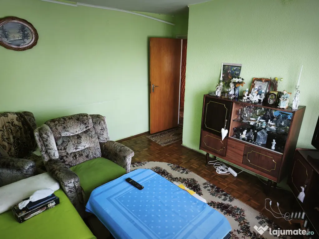 Proprietar vand apartament 3 camere decomandate central