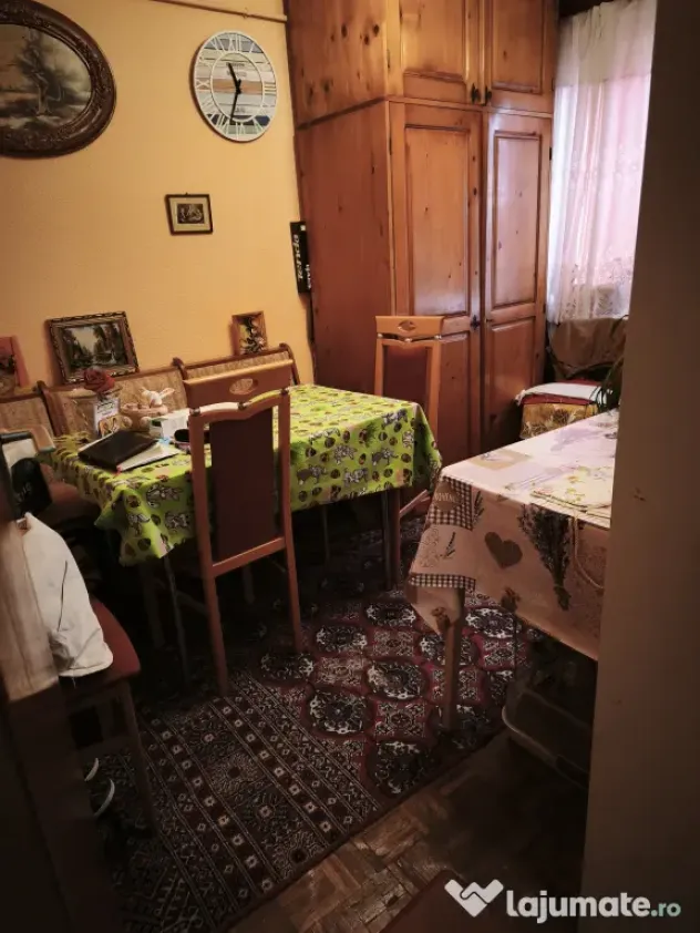 Proprietar vand apartament 3 camere decomandate central