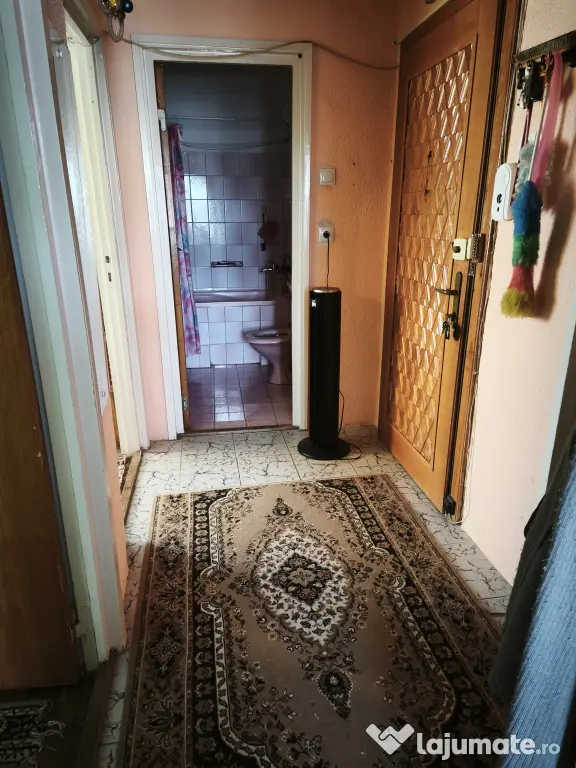 Proprietar vand apartament 3 camere decomandate central