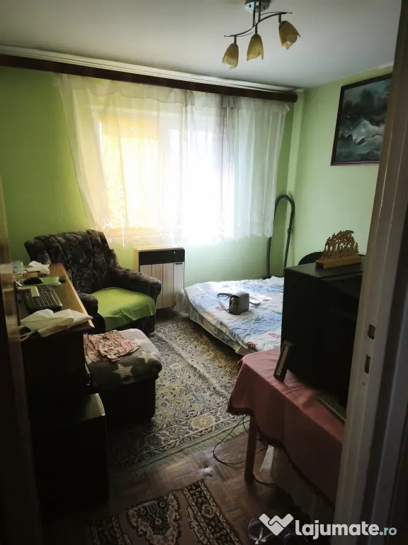 Proprietar vand apartament 3 camere decomandate central