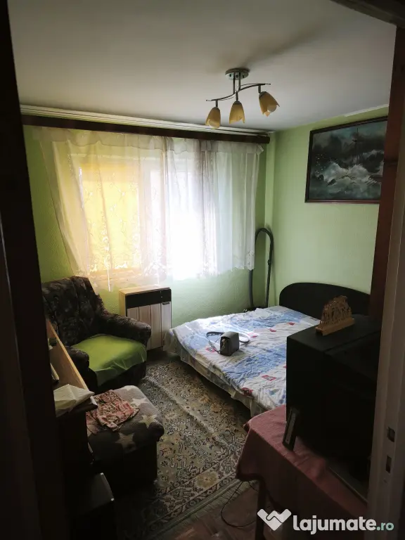 Proprietar vand apartament 3 camere decomandate central