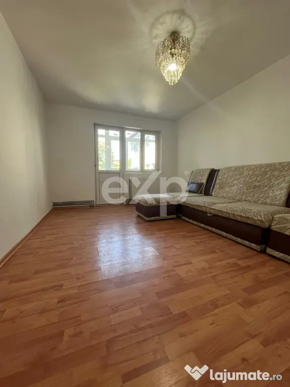 Vanzare 2 camere curat liber decomandat et 3 central Gaesti
