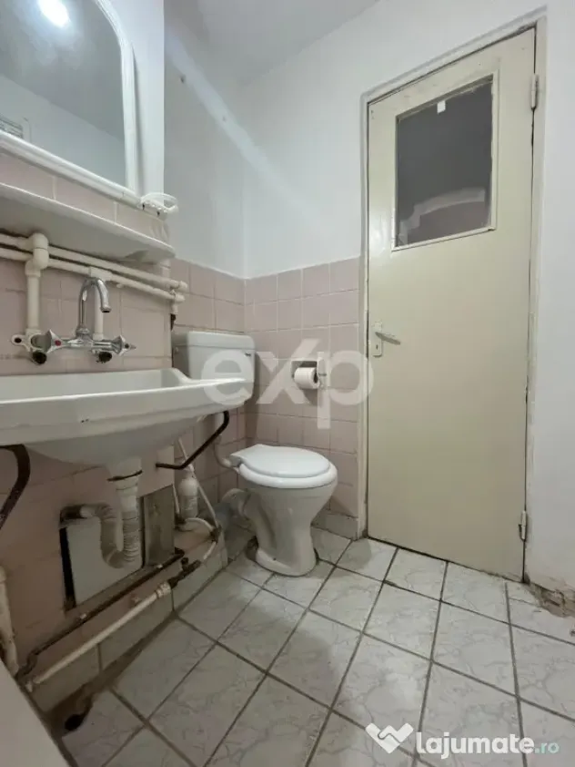 Vanzare 2 camere curat liber decomandat et 3 central Gaesti