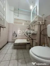 Vanzare 2 camere curat liber decomandat et 3 central Gaesti 