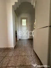 Vanzare 2 camere curat liber decomandat et 3 central Gaesti 