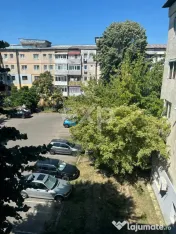 Vanzare 2 camere curat liber decomandat et 3 central Gaesti 
