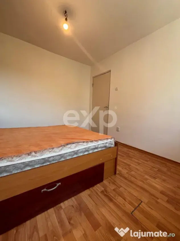 Vanzare 2 camere curat liber decomandat et 3 central Gaesti