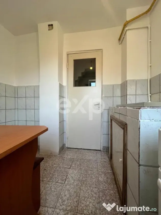 Vanzare 2 camere curat liber decomandat et 3 central Gaesti
