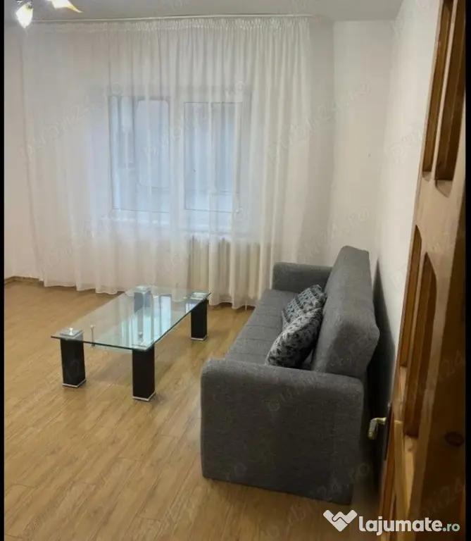 Apartament Cu 3 Camere Decomandate Zona Obcini - Intrare