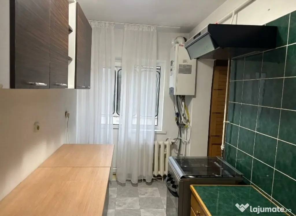 Apartament Cu 3 Camere Decomandate Zona Obcini - Intrare