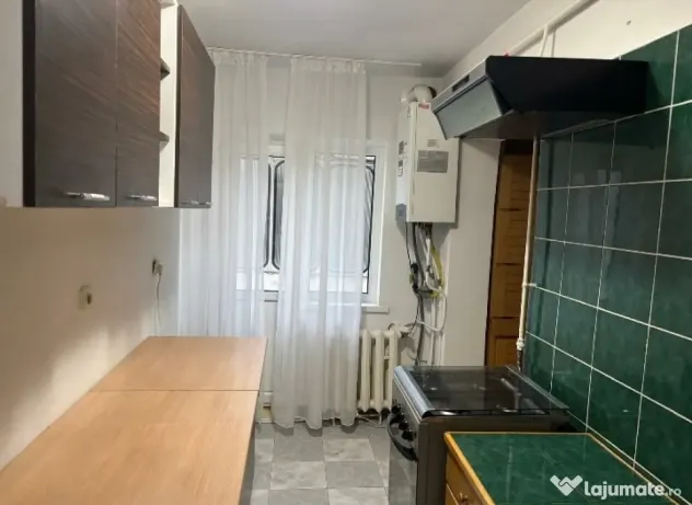 Apartament Cu 3 Camere Decomandate Zona Obcini - Intrare